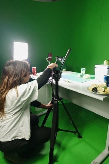 Detrás de escena de una sesión de fotoproducto en estudio